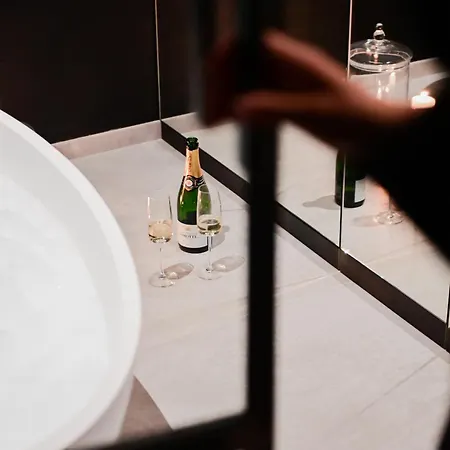 Le Marin Contemporary